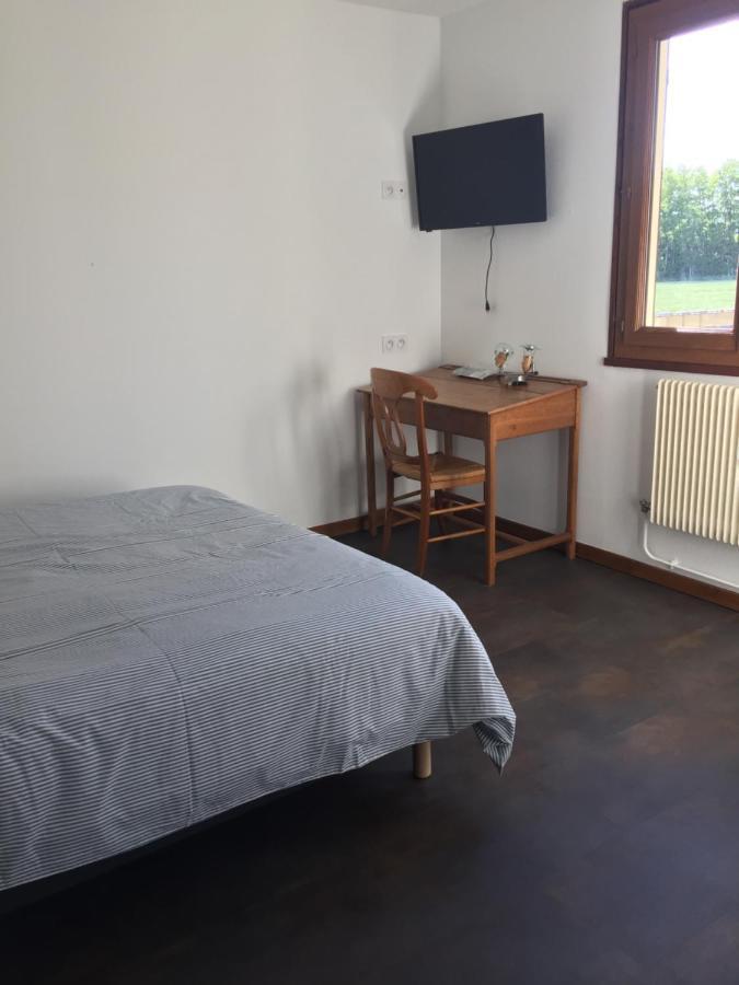 Bed and Breakfast Sous La Tour Agencourt Экстерьер фото