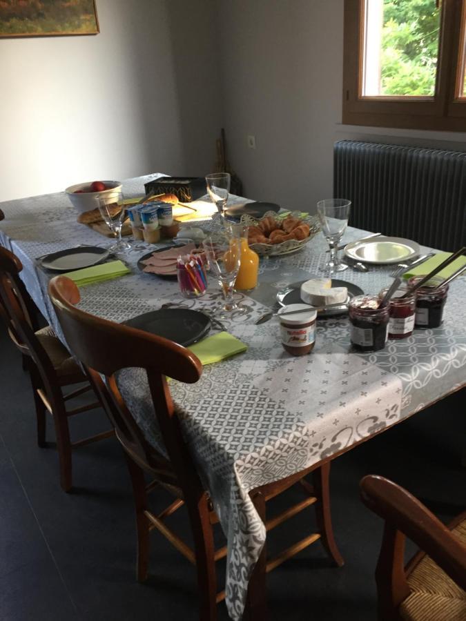 Bed and Breakfast Sous La Tour Agencourt Экстерьер фото